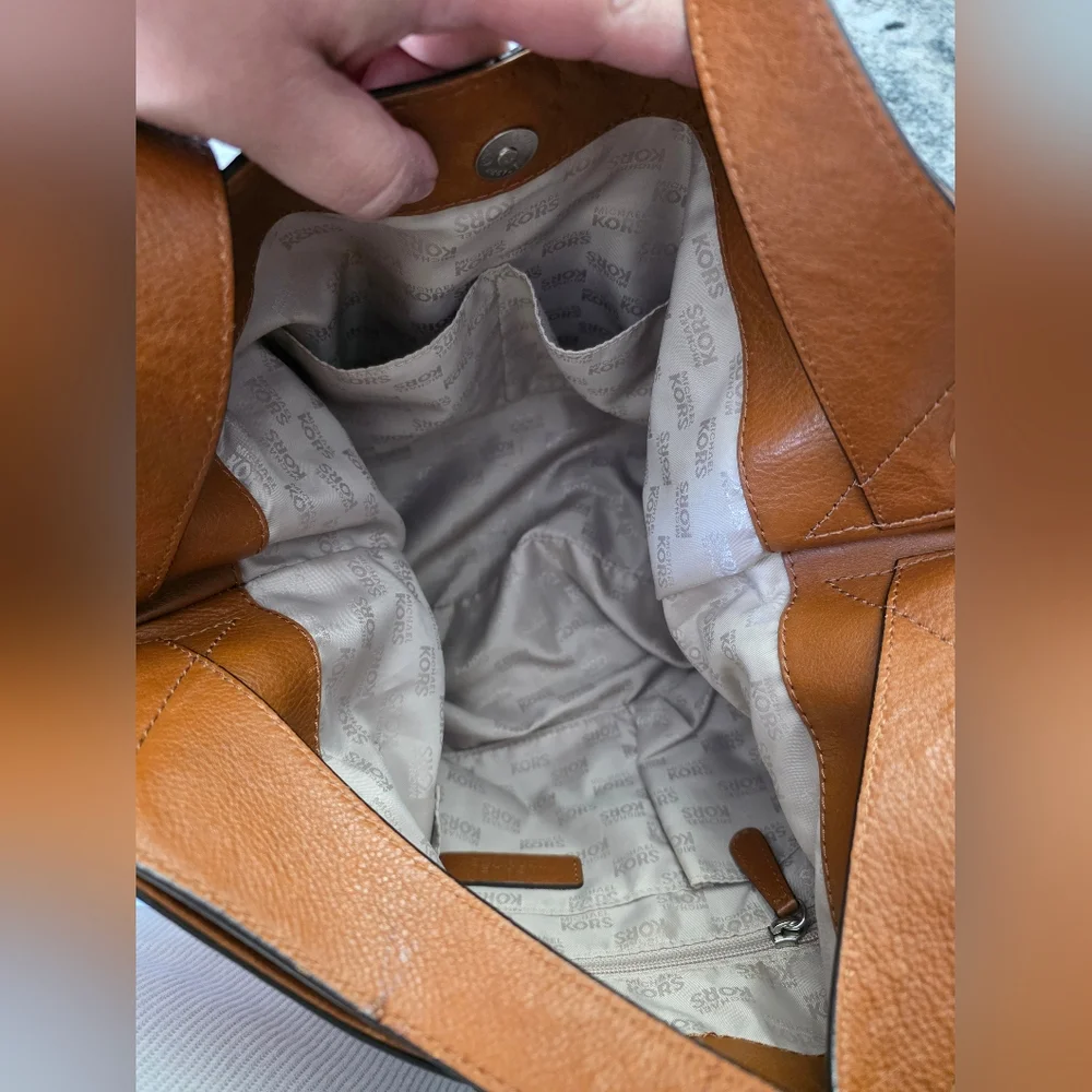 Michael Kors Uptown Astor Bag in Cognac. Preloved! - Picture 7 of 13